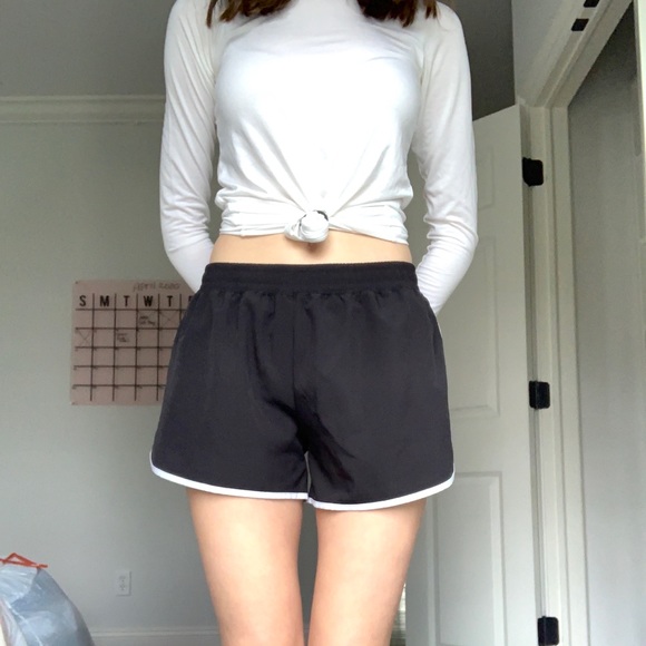 Althletic black shorts!<3 - Picture 3 of 5